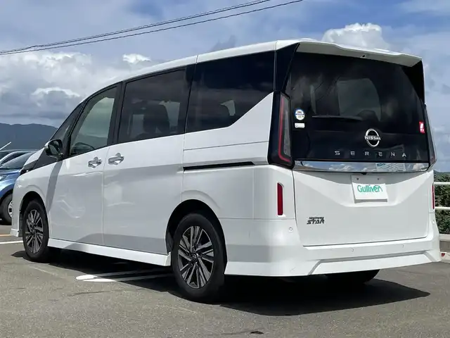 日産 セレナ ハイウェイスター V 佐賀県 2023(令5)年 3.6万km プリズムホワイト 社外7型ナビゲーション「AVN-LBS01」/・AM/FM/BT//・インテリジェントアラウンドビューモニター/両側パワースライドドア/前方ドライブレコーダー/インテリジェントルームミラー/USB入力端子/プロパイロット/アダプティブLEDヘッドライト/純正16インチアルミホイール/スマートキー/新車保証書/取扱説明書/スペアキー1本/インテリジェントセーフティー/・インテリジェント エマージェンシーブレーキ（自動ブレーキ）/・インテリジェント クルーズコントロール（追従型クルコン）/・車線逸脱警報（LDW）＆ 車線逸脱防止支援（LDP）/・ブラインドスポット警報（BSW）/・後側方衝突防止支援システム（BSI）/・後退時車両検知（RCTA）/・踏み間違い衝突防止アシスト/・標識検知機能