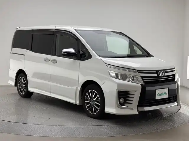 トヨタ ヴォクシー ZS 煌 兵庫県 2015(平27)年 10.7万km ホワイトパールクリスタルシャイン 社外メモリナビ/フルセグ CD DVD BT MSV/バックカメラ/両側パワースライドドア/ETC/LEDヘッドライト/フォグライト/オートライト/純正フロアマット/純正ドアバイザー/純正16インチアルミホイール/スマートキー