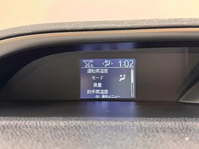 トヨタ ヴォクシー ZS 煌 兵庫県 2015(平27)年 10.7万km ホワイトパールクリスタルシャイン 社外メモリナビ/フルセグ CD DVD BT MSV/バックカメラ/両側パワースライドドア/ETC/LEDヘッドライト/フォグライト/オートライト/純正フロアマット/純正ドアバイザー/純正16インチアルミホイール/スマートキー