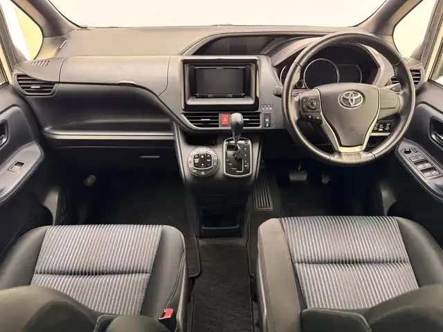 トヨタ ヴォクシー ZS 煌 兵庫県 2015(平27)年 10.7万km ホワイトパールクリスタルシャイン 社外メモリナビ/フルセグ CD DVD BT MSV/バックカメラ/両側パワースライドドア/ETC/LEDヘッドライト/フォグライト/オートライト/純正フロアマット/純正ドアバイザー/純正16インチアルミホイール/スマートキー