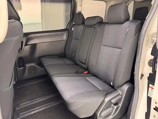 トヨタ ヴォクシー ZS 煌 兵庫県 2015(平27)年 10.7万km ホワイトパールクリスタルシャイン 社外メモリナビ/フルセグ CD DVD BT MSV/バックカメラ/両側パワースライドドア/ETC/LEDヘッドライト/フォグライト/オートライト/純正フロアマット/純正ドアバイザー/純正16インチアルミホイール/スマートキー