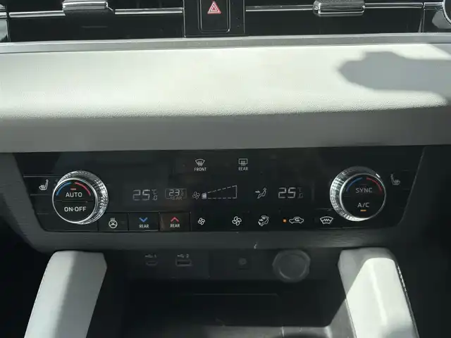 三菱 アウトランダー ＰＨＥＶ P 宮城県 2022(令4)年 5.6万km コスミックブルーマイカ 登録時走行距離55137km/純正ナビ/ワンセグTV/Bluetooth/マルチアラウンドモニター/パドルシフト/ハイブリットモニター/BOSEスピーカー/プッシュスタート/スマートキー/全方位カメラ/シートヒーター/コーナーセンサー/純正アルミホイール/置くだけ充電/シートメモリー/LEDヘッドライト