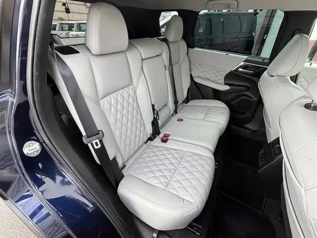 三菱 アウトランダー ＰＨＥＶ P 宮城県 2022(令4)年 5.6万km コスミックブルーマイカ 登録時走行距離55137km/純正ナビ/ワンセグTV/Bluetooth/マルチアラウンドモニター/パドルシフト/ハイブリットモニター/BOSEスピーカー/プッシュスタート/スマートキー/全方位カメラ/シートヒーター/コーナーセンサー/純正アルミホイール/置くだけ充電/シートメモリー/LEDヘッドライト