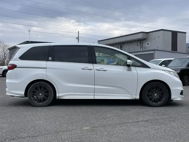 ホンダ オデッセイ アブソルート 20thアニバーサリー 道央・札幌 2014(平26)年 11.1万km ホワイトオーキッドパール 社外メモリーナビ/BT/SD/CD/DVD/社外フリップダウンモニター/衝突被害軽減ブレーキ/横滑り防止装置/クルーズコントロール/ビルトインETC/アイドリングストップ/両側パワースライドドア/D席パワーシート/オットマン/ハーフレザーシート/革巻きステアリング/ステアリングリモコン/パドルシフト/MTモード付AT/レーダー探知機/プッシュスタート/スマートキー/LEDヘッドライト/オートライト/フォグランプ/電動格納ミラー/ヒーテッドドアミラー/ウィンカーミラー/純正フロアマット/スペアキー/社外エンジンスターター