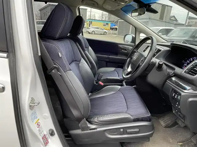 ホンダ オデッセイ アブソルート 20thアニバーサリー 道央・札幌 2014(平26)年 11.1万km ホワイトオーキッドパール 社外メモリーナビ/BT/SD/CD/DVD/社外フリップダウンモニター/衝突被害軽減ブレーキ/横滑り防止装置/クルーズコントロール/ビルトインETC/アイドリングストップ/両側パワースライドドア/D席パワーシート/オットマン/ハーフレザーシート/革巻きステアリング/ステアリングリモコン/パドルシフト/MTモード付AT/レーダー探知機/プッシュスタート/スマートキー/LEDヘッドライト/オートライト/フォグランプ/電動格納ミラー/ヒーテッドドアミラー/ウィンカーミラー/純正フロアマット/スペアキー/社外エンジンスターター