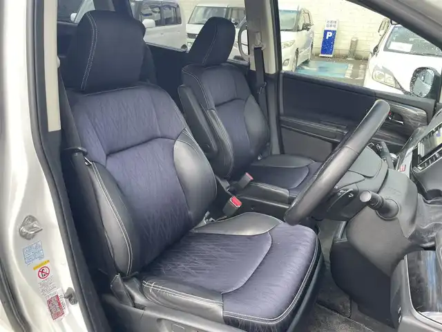 ホンダ オデッセイ アブソルート 20thアニバーサリー 和歌山県 2014(平26)年 11.1万km ホワイトオーキッドパール (株)IDOMが運営する【じしゃロン和歌山店】の自社ローン対象車両になります。こちらは現金ご利用時の価格です。自社ローンご希望の方は別途その旨お申付け下さい。/社外メモリーナビ/BT/SD/CD/DVD/社外フリップダウンモニター/衝突被害軽減ブレーキ/横滑り防止装置/クルーズコントロール/ETC/アイドリングストップ/両側パワースライドドア/D席パワーシート/オットマン/ハーフレザーシート/革巻きステアリング/ステアリングリモコン/パドルシフト/MTモード付AT/レーダー探知機/プッシュスタート/スマートキー/LEDヘッドライト/オートライト/フォグランプ/電動格納ミラー/ヒーテッドドアミラー/ウィンカーミラー/純正フロアマット/スペアキー/社外エンジンスターター