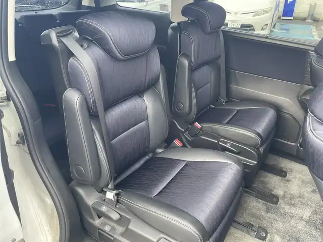 ホンダ オデッセイ アブソルート 20thアニバーサリー 和歌山県 2014(平26)年 11.1万km ホワイトオーキッドパール (株)IDOMが運営する【じしゃロン和歌山店】の自社ローン対象車両になります。こちらは現金ご利用時の価格です。自社ローンご希望の方は別途その旨お申付け下さい。/社外メモリーナビ/BT/SD/CD/DVD/社外フリップダウンモニター/衝突被害軽減ブレーキ/横滑り防止装置/クルーズコントロール/ETC/アイドリングストップ/両側パワースライドドア/D席パワーシート/オットマン/ハーフレザーシート/革巻きステアリング/ステアリングリモコン/パドルシフト/MTモード付AT/レーダー探知機/プッシュスタート/スマートキー/LEDヘッドライト/オートライト/フォグランプ/電動格納ミラー/ヒーテッドドアミラー/ウィンカーミラー/純正フロアマット/スペアキー/社外エンジンスターター