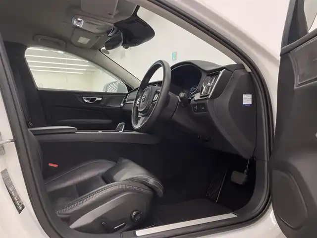 ボルボ Ｖ６０ クロスカントリー B5 AWD プロ 岡山県 2021(令3)年 3.4万km クリスタルホワイトP 純正SENSUS/360°カメラ/Harman/Kardonオーディオ/フルセグTV/Bluetooth/AppleCarPlay/ワイヤレスチャージ/ACC/オートライト/オートワイパー/AHB/Citysafety/LKA/BUS/ロードサインインフォメーション/ドライバーアラート/PDC/パワーテールゲート/19インチアルミホイール/ドライブレコーダー（F/R）/オートハイビーム