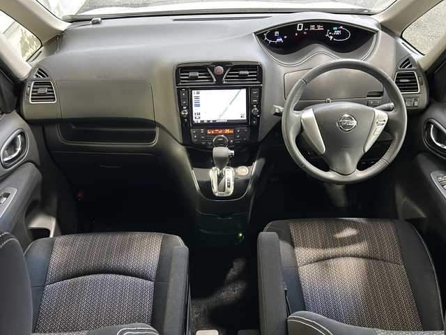 日産 セレナ ハイウェイS S HV Aセーフ 岐阜県 2015(平27)年 3.1万km ブリリアントホワイトパール /登録時30862km//ワンオーナー//純正8インチSDナビ/(iPod/SD/FM/AM/フルセグTV/USB/BT/CD/DVD)//アドバンスドセーフティパッケージ/(アラウンドビューモニター)/(ディスプレイ付自動防眩式ルームミラー)/(踏み間違い衝突防止アシスト)/(フロント&バックソナー)/(ふらつき警報)//メーカーセットOP/(ワンタッチオートスライドドア＜助手席側＞)/(16インチアルミホイール)//クルーズコントロール//純正ドアバイザー//純正フロアマット//LEDヘッドライト//前方ドライブレコーダー//ETC//スペアキー×1