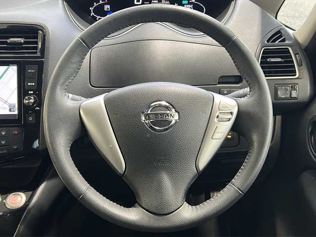 日産 セレナ ハイウェイS S HV Aセーフ 岐阜県 2015(平27)年 3.1万km ブリリアントホワイトパール /登録時30862km//ワンオーナー//純正8インチSDナビ/(iPod/SD/FM/AM/フルセグTV/USB/BT/CD/DVD)//アドバンスドセーフティパッケージ/(アラウンドビューモニター)/(ディスプレイ付自動防眩式ルームミラー)/(踏み間違い衝突防止アシスト)/(フロント&バックソナー)/(ふらつき警報)//メーカーセットOP/(ワンタッチオートスライドドア＜助手席側＞)/(16インチアルミホイール)//クルーズコントロール//純正ドアバイザー//純正フロアマット//LEDヘッドライト//前方ドライブレコーダー//ETC//スペアキー×1