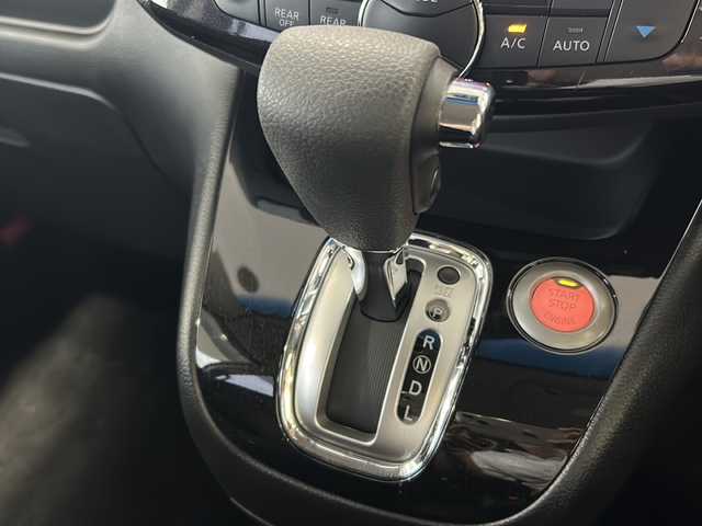 日産 セレナ ハイウェイS S HV Aセーフ 岐阜県 2015(平27)年 3.1万km ブリリアントホワイトパール /登録時30862km//ワンオーナー//純正8インチSDナビ/(iPod/SD/FM/AM/フルセグTV/USB/BT/CD/DVD)//アドバンスドセーフティパッケージ/(アラウンドビューモニター)/(ディスプレイ付自動防眩式ルームミラー)/(踏み間違い衝突防止アシスト)/(フロント&バックソナー)/(ふらつき警報)//メーカーセットOP/(ワンタッチオートスライドドア＜助手席側＞)/(16インチアルミホイール)//クルーズコントロール//純正ドアバイザー//純正フロアマット//LEDヘッドライト//前方ドライブレコーダー//ETC//スペアキー×1