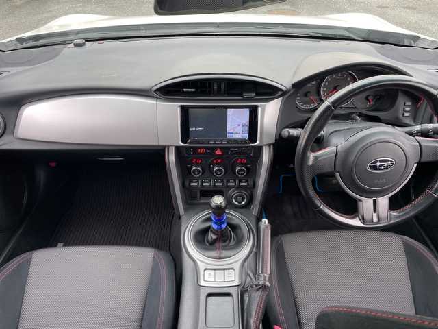 スバル ＢＲＺ S 三重県 2013(平25)年 7.8万km サテンホワイトパール 登録時走行距離　７８０３５ｋｍ/禁煙車/６MT/社外ナビ（カロッツェリア）/AM/FM/MSV/SD/Bluetooth/TV（フルセグ）/ETC/ドラレコ/バックカメラ/横滑り防止システム/純正シート/純正エアロ/社外アルミホイール/AUTOライト/AUTOウィンドウ