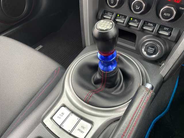 スバル ＢＲＺ S 三重県 2013(平25)年 7.8万km サテンホワイトパール 登録時走行距離　７８０３５ｋｍ/禁煙車/６MT/社外ナビ（カロッツェリア）/AM/FM/MSV/SD/Bluetooth/TV（フルセグ）/ETC/ドラレコ/バックカメラ/横滑り防止システム/純正シート/純正エアロ/社外アルミホイール/AUTOライト/AUTOウィンドウ