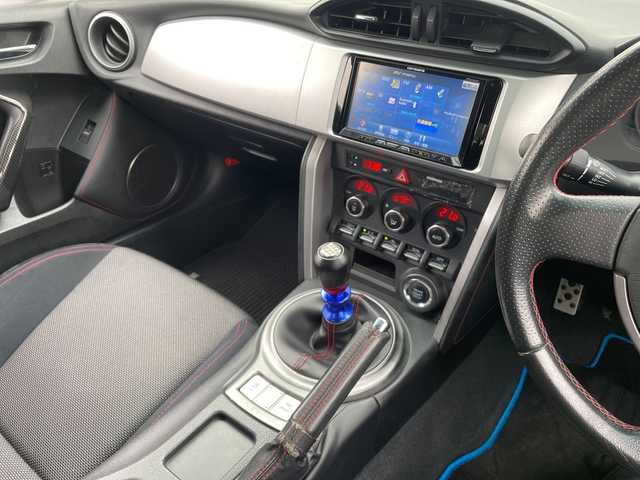 スバル ＢＲＺ S 三重県 2013(平25)年 7.8万km サテンホワイトパール 登録時走行距離　７８０３５ｋｍ/禁煙車/６MT/社外ナビ（カロッツェリア）/AM/FM/MSV/SD/Bluetooth/TV（フルセグ）/ETC/ドラレコ/バックカメラ/横滑り防止システム/純正シート/純正エアロ/社外アルミホイール/AUTOライト/AUTOウィンドウ