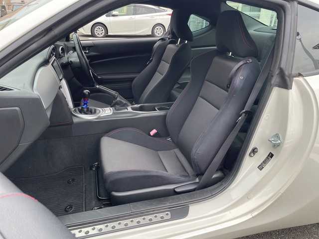 スバル ＢＲＺ S 三重県 2013(平25)年 7.8万km サテンホワイトパール 登録時走行距離　７８０３５ｋｍ/禁煙車/６MT/社外ナビ（カロッツェリア）/AM/FM/MSV/SD/Bluetooth/TV（フルセグ）/ETC/ドラレコ/バックカメラ/横滑り防止システム/純正シート/純正エアロ/社外アルミホイール/AUTOライト/AUTOウィンドウ