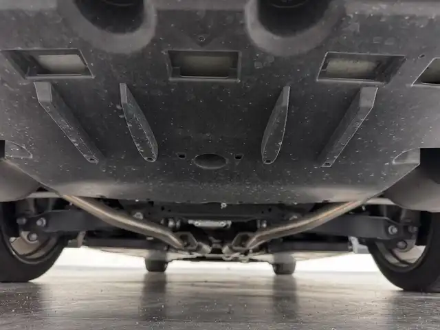トヨタ クラウン ハイブリッド RS 三重県 2019(平31)年 2.8万km ホワイトパールクリスタルシャイン ハイブリッド/FR/MTモード付フロアCVT/純正 8インチナビ/（AM/FM/CD/DVD/Blu-ray/SDREC/SD/USB/Bluetooth/Miracast/AUX/TV）/バックガイドモニター/ドライブレコーダー 前後/ビルトイン ETC2.0/Toyota Safety Sense/・プリクラッシュセーフティ/・レーントレーシングアシスト/・レーダークルコン/・ロードサインアシスト/・アダプティブハイビームシステム/・ブラインドスポットモニター＋リヤクロストラフィックオートブレーキ/・インテリジェントクリアランスソナー［パーキングサポートブレーキ（静止物）］/など/装備/・3眼LEDヘッドランプ/・シートヒーター（D/N）/・ステアリングヒーター/・パワーシート（D8way＋ランバーサポート/N4way（肩口スイッチ付））/・カラーヘッドアップディスプレイ/・左右独立オートエアコン/・雨滴感応式フロントワイパー/・電動チルト&テレスコピックステアリング/・オートライト/・純正18inAW/・プッシュスタート/・ステアリングスイッチ/・取/ナビ取/・スマートキーx2/など