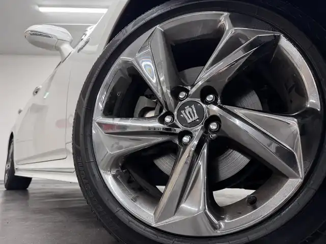 トヨタ クラウン ハイブリッド RS 三重県 2019(平31)年 2.8万km ホワイトパールクリスタルシャイン ハイブリッド/FR/MTモード付フロアCVT/純正 8インチナビ/（AM/FM/CD/DVD/Blu-ray/SDREC/SD/USB/Bluetooth/Miracast/AUX/TV）/バックガイドモニター/ドライブレコーダー 前後/ビルトイン ETC2.0/Toyota Safety Sense/・プリクラッシュセーフティ/・レーントレーシングアシスト/・レーダークルコン/・ロードサインアシスト/・アダプティブハイビームシステム/・ブラインドスポットモニター＋リヤクロストラフィックオートブレーキ/・インテリジェントクリアランスソナー［パーキングサポートブレーキ（静止物）］/など/装備/・3眼LEDヘッドランプ/・シートヒーター（D/N）/・ステアリングヒーター/・パワーシート（D8way＋ランバーサポート/N4way（肩口スイッチ付））/・カラーヘッドアップディスプレイ/・左右独立オートエアコン/・雨滴感応式フロントワイパー/・電動チルト&テレスコピックステアリング/・オートライト/・純正18inAW/・プッシュスタート/・ステアリングスイッチ/・取/ナビ取/・スマートキーx2/など