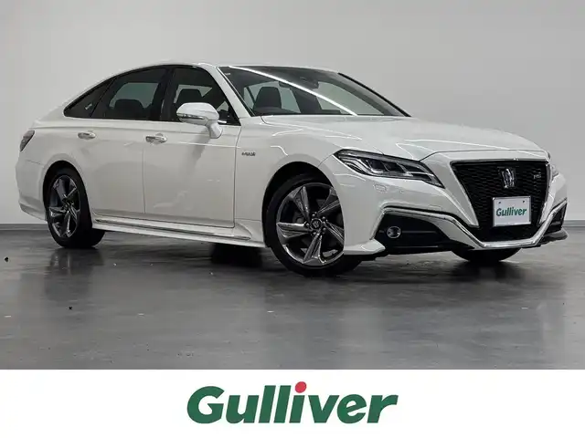 トヨタ クラウン ハイブリッド RS 三重県 2019(平31)年 2.8万km ホワイトパールクリスタルシャイン ハイブリッド/FR/MTモード付フロアCVT/純正 8インチナビ/（AM/FM/CD/DVD/Blu-ray/SDREC/SD/USB/Bluetooth/Miracast/AUX/TV）/バックガイドモニター/ドライブレコーダー 前後/ビルトイン ETC2.0/Toyota Safety Sense/・プリクラッシュセーフティ/・レーントレーシングアシスト/・レーダークルコン/・ロードサインアシスト/・アダプティブハイビームシステム/・ブラインドスポットモニター＋リヤクロストラフィックオートブレーキ/・インテリジェントクリアランスソナー［パーキングサポートブレーキ（静止物）］/など/装備/・3眼LEDヘッドランプ/・シートヒーター（D/N）/・ステアリングヒーター/・パワーシート（D8way＋ランバーサポート/N4way（肩口スイッチ付））/・カラーヘッドアップディスプレイ/・左右独立オートエアコン/・雨滴感応式フロントワイパー/・電動チルト&テレスコピックステアリング/・オートライト/・純正18inAW/・プッシュスタート/・ステアリングスイッチ/・取/ナビ取/・スマートキーx2/など