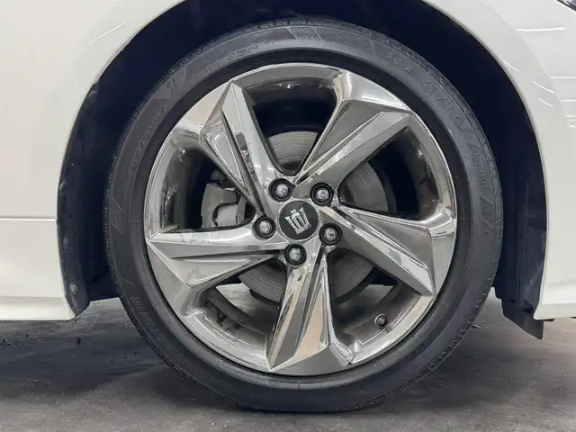 トヨタ クラウン ハイブリッド RS 三重県 2019(平31)年 2.8万km ホワイトパールクリスタルシャイン ハイブリッド/FR/MTモード付フロアCVT/純正 8インチナビ/（AM/FM/CD/DVD/Blu-ray/SDREC/SD/USB/Bluetooth/Miracast/AUX/TV）/バックガイドモニター/ドライブレコーダー 前後/ビルトイン ETC2.0/Toyota Safety Sense/・プリクラッシュセーフティ/・レーントレーシングアシスト/・レーダークルコン/・ロードサインアシスト/・アダプティブハイビームシステム/・ブラインドスポットモニター＋リヤクロストラフィックオートブレーキ/・インテリジェントクリアランスソナー［パーキングサポートブレーキ（静止物）］/など/装備/・3眼LEDヘッドランプ/・シートヒーター（D/N）/・ステアリングヒーター/・パワーシート（D8way＋ランバーサポート/N4way（肩口スイッチ付））/・カラーヘッドアップディスプレイ/・左右独立オートエアコン/・雨滴感応式フロントワイパー/・電動チルト&テレスコピックステアリング/・オートライト/・純正18inAW/・プッシュスタート/・ステアリングスイッチ/・取/ナビ取/・スマートキーx2/など