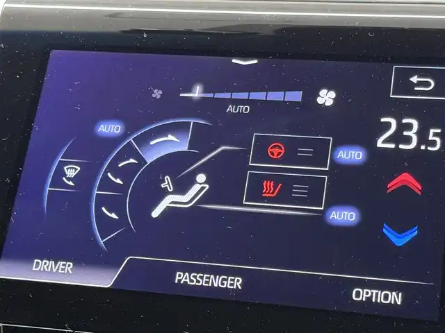 トヨタ クラウン ハイブリッド RS 三重県 2019(平31)年 2.8万km ホワイトパールクリスタルシャイン ハイブリッド/FR/MTモード付フロアCVT/純正 8インチナビ/（AM/FM/CD/DVD/Blu-ray/SDREC/SD/USB/Bluetooth/Miracast/AUX/TV）/バックガイドモニター/ドライブレコーダー 前後/ビルトイン ETC2.0/Toyota Safety Sense/・プリクラッシュセーフティ/・レーントレーシングアシスト/・レーダークルコン/・ロードサインアシスト/・アダプティブハイビームシステム/・ブラインドスポットモニター＋リヤクロストラフィックオートブレーキ/・インテリジェントクリアランスソナー［パーキングサポートブレーキ（静止物）］/など/装備/・3眼LEDヘッドランプ/・シートヒーター（D/N）/・ステアリングヒーター/・パワーシート（D8way＋ランバーサポート/N4way（肩口スイッチ付））/・カラーヘッドアップディスプレイ/・左右独立オートエアコン/・雨滴感応式フロントワイパー/・電動チルト&テレスコピックステアリング/・オートライト/・純正18inAW/・プッシュスタート/・ステアリングスイッチ/・取/ナビ取/・スマートキーx2/など
