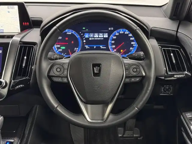 トヨタ クラウン ハイブリッド RS 三重県 2019(平31)年 2.8万km ホワイトパールクリスタルシャイン ハイブリッド/FR/MTモード付フロアCVT/純正 8インチナビ/（AM/FM/CD/DVD/Blu-ray/SDREC/SD/USB/Bluetooth/Miracast/AUX/TV）/バックガイドモニター/ドライブレコーダー 前後/ビルトイン ETC2.0/Toyota Safety Sense/・プリクラッシュセーフティ/・レーントレーシングアシスト/・レーダークルコン/・ロードサインアシスト/・アダプティブハイビームシステム/・ブラインドスポットモニター＋リヤクロストラフィックオートブレーキ/・インテリジェントクリアランスソナー［パーキングサポートブレーキ（静止物）］/など/装備/・3眼LEDヘッドランプ/・シートヒーター（D/N）/・ステアリングヒーター/・パワーシート（D8way＋ランバーサポート/N4way（肩口スイッチ付））/・カラーヘッドアップディスプレイ/・左右独立オートエアコン/・雨滴感応式フロントワイパー/・電動チルト&テレスコピックステアリング/・オートライト/・純正18inAW/・プッシュスタート/・ステアリングスイッチ/・取/ナビ取/・スマートキーx2/など