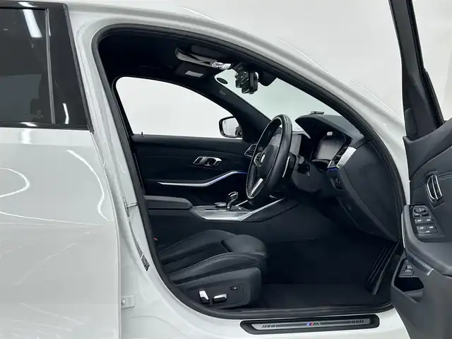 ＢＭＷ ３２０ｄ xDrive Mスポーツ 岡山県 2019(令1)年 3.8万km アルピンホワイトⅢ コンフォートパッケージ/→オートマチックテールゲートオペレーション/→ストレージパッケージ/→HiFiスピーカー/BMW iDrive7/Rカメラ/パーキングアシスト/後退アシスト/ブレーキオートホールド/ACC/オートライト/オートハイビーム/レインセンサー/PDC/Bluetooth/USB/アップルカープレイ/Mスポーツ純正18インチアルミ/リアフィルム/ハーフレザーシート/パワーシート/シートヒーター/SOSコール/アンビエントライト/正面衝突警告/側面衝突警告/車線逸脱警告/車線変更警告/　