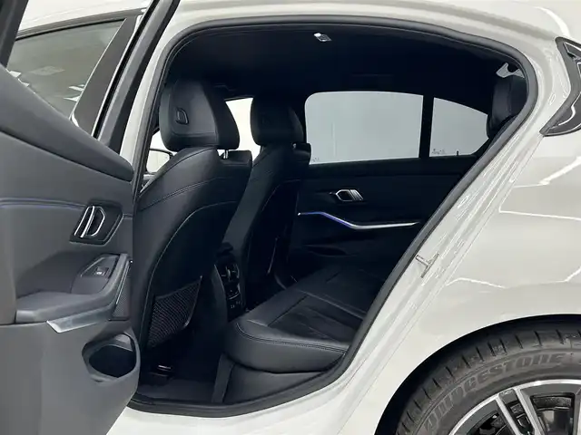 ＢＭＷ ３２０ｄ xDrive Mスポーツ 岡山県 2019(令1)年 3.8万km アルピンホワイトⅢ コンフォートパッケージ/→オートマチックテールゲートオペレーション/→ストレージパッケージ/→HiFiスピーカー/BMW iDrive7/Rカメラ/パーキングアシスト/後退アシスト/ブレーキオートホールド/ACC/オートライト/オートハイビーム/レインセンサー/PDC/Bluetooth/USB/アップルカープレイ/Mスポーツ純正18インチアルミ/リアフィルム/ハーフレザーシート/パワーシート/シートヒーター/SOSコール/アンビエントライト/正面衝突警告/側面衝突警告/車線逸脱警告/車線変更警告/　