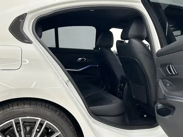 ＢＭＷ ３２０ｄ xDrive Mスポーツ 岡山県 2019(令1)年 3.8万km アルピンホワイトⅢ コンフォートパッケージ/→オートマチックテールゲートオペレーション/→ストレージパッケージ/→HiFiスピーカー/BMW iDrive7/Rカメラ/パーキングアシスト/後退アシスト/ブレーキオートホールド/ACC/オートライト/オートハイビーム/レインセンサー/PDC/Bluetooth/USB/アップルカープレイ/Mスポーツ純正18インチアルミ/リアフィルム/ハーフレザーシート/パワーシート/シートヒーター/SOSコール/アンビエントライト/正面衝突警告/側面衝突警告/車線逸脱警告/車線変更警告/　