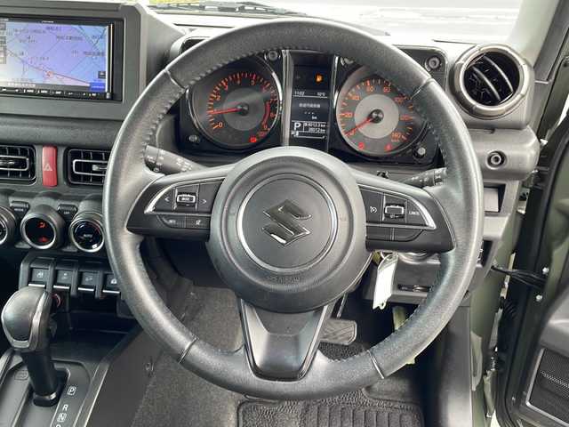 スズキ ジムニー XC 長野県 2018(平30)年 3.6万km ジャングルグリーン 禁煙車/社外7インチナビ/【CN-E300D】/（CD/ワンセグTV/Bluetooth）/セーフティーサポート/・デュアルセンサーブレーキサポート/・誤発進抑制機能/・車線逸脱警報機能/・ふらつき警報機能/・先行車発進お知らせ機能/・標識認識機能/・ハイビームアシスト/ビルトインETC/クルーズコントロール/革巻きステアリング/ステアリングスイッチ/前席シートヒーター/ドライブレコーダー/LEDヘッドライト/フォグランプ/オートライト/スマートキー/Pスタート/電動格納ミラー/純正16インチAW/純正フロアマット/純正ドアバイザー