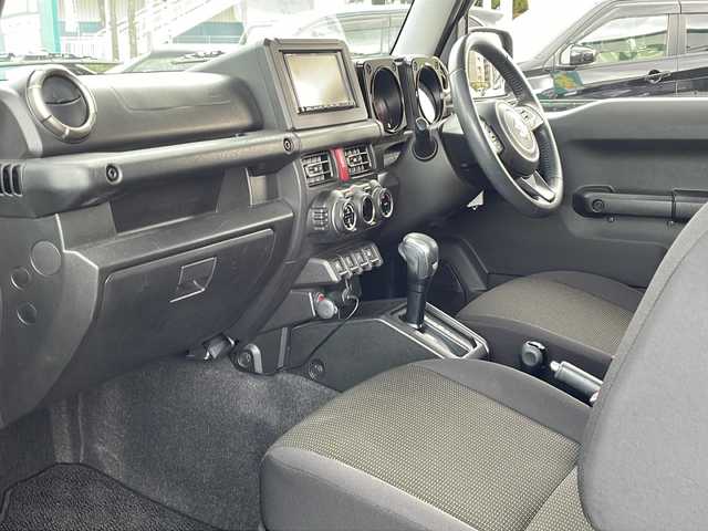 スズキ ジムニー XC 長野県 2018(平30)年 3.6万km ジャングルグリーン 禁煙車/社外7インチナビ/【CN-E300D】/（CD/ワンセグTV/Bluetooth）/セーフティーサポート/・デュアルセンサーブレーキサポート/・誤発進抑制機能/・車線逸脱警報機能/・ふらつき警報機能/・先行車発進お知らせ機能/・標識認識機能/・ハイビームアシスト/ビルトインETC/クルーズコントロール/革巻きステアリング/ステアリングスイッチ/前席シートヒーター/ドライブレコーダー/LEDヘッドライト/フォグランプ/オートライト/スマートキー/Pスタート/電動格納ミラー/純正16インチAW/純正フロアマット/純正ドアバイザー