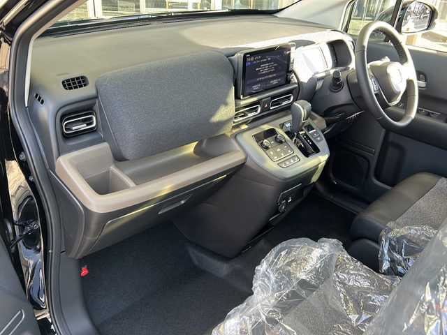 ホンダ フリード ハイブリット e:HEV AIR EX 静岡県 2025(令7)年 0.1千km クリスタルブラックパール 純正ナビ/・ラジオ/フルセグTV/・Apple CarPlay/Android Auto/Bluetooth/主要装備/・レーダークルーズコントロール　/・両側パワースライドドア　/・ＢＳＭ　/・バックカメラ　/・レーンキープアシスト　/・オートホールド　/・オートハイビーム　/・オートライト　/・ＬＥＤヘッドライト　/・ハーフレザーシート/・シートヒーター/・純正アルミホイール/・盗難防止装置/・横滑り防止/・踏み間違い防止機能/・プッシュスタート/・スマートキー