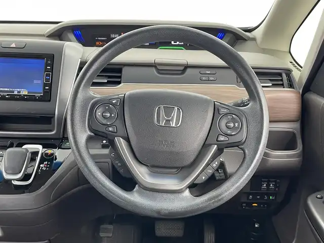 ホンダ フリード ハイブリット G ホンダセンシング 大分県 2021(令3)年 6.2万km シーグラスブルーパール ワンオーナー/6人乗り/ホンダセンシング搭載/・衝突軽減ブレーキ(CMBS)/・誤発進抑制機能/・歩行者事故低減ステアリング/・路外逸脱抑制機能/・ACC(アダプティプクルーズコントロール)/・LKAS(車線維持支援システム)/・先行車発進お知らせ機能/・標識認識機能/純正ナビ　型式：VXM-214VFi/【フルセグTV、DVD再生可、BT対応、USB】/ステアリングスイッチ/バックカメラ/両側電動スライドドア/ビルトインETC/前後ドライブレコーダー/Cパッケージ/・ロールサンシェード/・IRカット(遮熱)/・UVカット機能付フロントウインドウ＋IRカット(遮熱)/・スーパーUVカットフロントドアガラス/・コンフォートビューパッケージ/(親水/ヒーテッドドアミラー＋フロントドア撥水ガラス＋熱線入りフロントドアウインドウ)/・前席シートヒーター/・プラズマクラスター技術搭載フルオートエアコンディショナー/横滑り防止装置/電動格納ミラー/純正フロアマット/オートライト/LEDヘッドライト