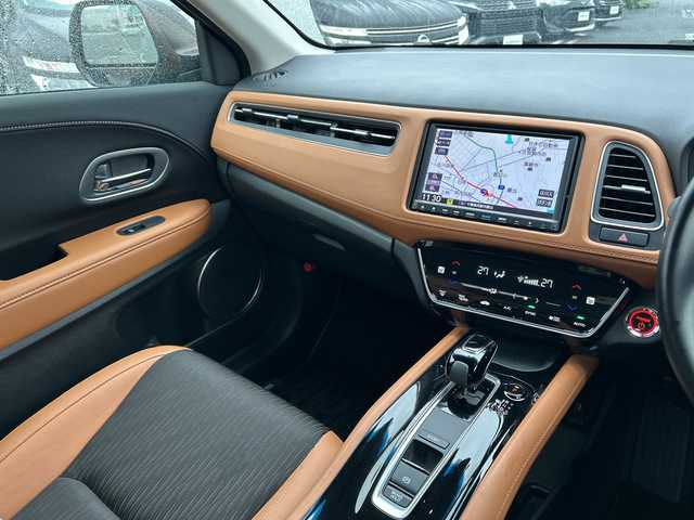 ホンダ ヴェゼル ハイブリッド Z ホンダセンシング 千葉県 2020(令2)年 2.1万km クリスタルブラックパール ８インチナビＶＸＭ－２０５ＶＦＥｉ　バックカメラ　純正ドラレコ　ステアスイッチ　追従クルコン　シートヒーター　ジャズブラウンコンビシート　ＨＤＭＩ　ＢＴ　純正１７インチＡＷ　ＬＥＤライト　オートライト/純正８インチＳＤナビ（ＶＸＭ－２０５ＶＦＥｉ）/純正ドラレコ/ステアリングスイッチ/追従クルコン/シートヒーター/ＨＤＭＩ/バックカメラ/カーテンエアバッグ/ＢＴ/純正ＡＷ/ＬＥＤヘッドライト