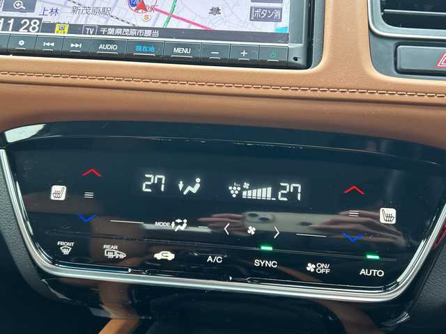 ホンダ ヴェゼル ハイブリッド Z ホンダセンシング 千葉県 2020(令2)年 2.1万km クリスタルブラックパール ８インチナビＶＸＭ－２０５ＶＦＥｉ　バックカメラ　純正ドラレコ　ステアスイッチ　追従クルコン　シートヒーター　ジャズブラウンコンビシート　ＨＤＭＩ　ＢＴ　純正１７インチＡＷ　ＬＥＤライト　オートライト/純正８インチＳＤナビ（ＶＸＭ－２０５ＶＦＥｉ）/純正ドラレコ/ステアリングスイッチ/追従クルコン/シートヒーター/ＨＤＭＩ/バックカメラ/カーテンエアバッグ/ＢＴ/純正ＡＷ/ＬＥＤヘッドライト