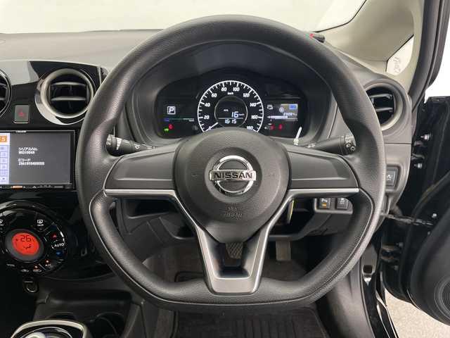 日産 ノート e－パワー X FOUR 長野県 2020(令2)年 2.9万km スーパーブラック イクリプスナビ/ＣＤ再生/地デジＴＶ/USB接続/バックカメラ/衝突被害軽減ブレーキ/車両接近警報装置/オートライト/コーナーセンサー/スマートキー/プッシュスタート/ETC/純正15インチアルミ/社外アルミ＋スタッドレス車載