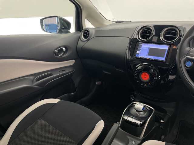 日産 ノート e－パワー X FOUR 長野県 2020(令2)年 2.9万km スーパーブラック イクリプスナビ/ＣＤ再生/地デジＴＶ/USB接続/バックカメラ/衝突被害軽減ブレーキ/車両接近警報装置/オートライト/コーナーセンサー/スマートキー/プッシュスタート/ETC/純正15インチアルミ/社外アルミ＋スタッドレス車載