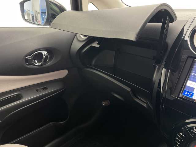 日産 ノート e－パワー X FOUR 長野県 2020(令2)年 2.9万km スーパーブラック イクリプスナビ/ＣＤ再生/地デジＴＶ/USB接続/バックカメラ/衝突被害軽減ブレーキ/車両接近警報装置/オートライト/コーナーセンサー/スマートキー/プッシュスタート/ETC/純正15インチアルミ/社外アルミ＋スタッドレス車載