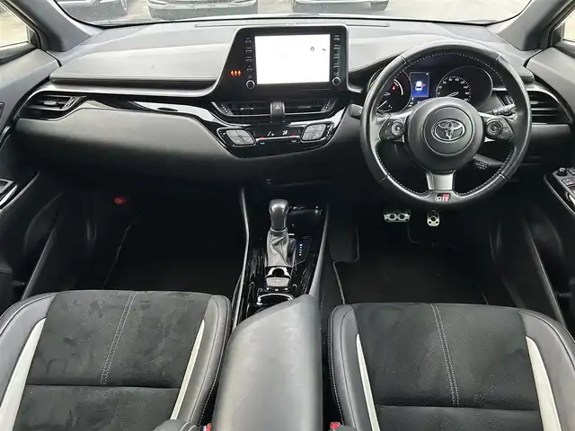 トヨタ Ｃ－ＨＲ S GRスポーツ 福岡県 2020(令2)年 7.9万km ホワイトパールクリスタルシャイン 本革ステアリング/純正メモリナビ(BT、全方位カメラ)/クルーズコントロール(追従あり)/衝突被害軽減システム/レーンキープアシスト/横滑り防止/LEDオートライト/オートマチックハイビーム/純正AW/純正フロアマット/ビルトインETC/ハーフレザーシート(シートヒーター、エアシート)/スペアキー/オートブレーキホールド/GRスポーツ専用エクステリア