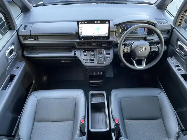 ホンダ ステップワゴン スパーダ eHEV 滋賀県 2025(令7)年 0.1千km クリスタルブラックパール 登録済未使用車/純正11.4インチナビ/【Bluetooth/CD/DVD/フルセグTV/Apple Carplay/Android Auto】/両側パワースライドドア/ハーフレザーシート/バックカメラ/ホンダセンシング/・衝突軽減ブレーキ/・先行車発進お知らせ機能/・歩行者事故低減ステアリング/・路外逸脱抑制機能/・標識認識機能/・渋滞追従機能付アダプティブクルーズコントロール/・車線維持支援システム/・トラフィックジャムアシスト（渋滞運転支援機能）/・ブラインドスポットインフォメーション/・誤発進抑制機能/・後方誤発進抑制機能/・近距離衝突軽減ブレーキ/・急アクセル抑制機能/・パーキングセンサーシステム/・オートハイビーム/・アダプティブドライビングビーム/LEDヘッドライト/パワーバックドア/D/Nシートヒーター/二列目オットマン/後席サンシェード/パドルシフト/プッシュスタート/スマートキー/ステアリングリモコン