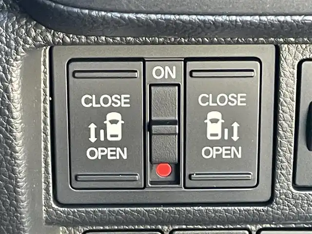 ホンダ ステップワゴン スパーダ eHEV 滋賀県 2025(令7)年 0.1千km クリスタルブラックパール 登録済未使用車/純正11.4インチナビ/【Bluetooth/CD/DVD/フルセグTV/Apple Carplay/Android Auto】/両側パワースライドドア/ハーフレザーシート/バックカメラ/ホンダセンシング/・衝突軽減ブレーキ/・先行車発進お知らせ機能/・歩行者事故低減ステアリング/・路外逸脱抑制機能/・標識認識機能/・渋滞追従機能付アダプティブクルーズコントロール/・車線維持支援システム/・トラフィックジャムアシスト（渋滞運転支援機能）/・ブラインドスポットインフォメーション/・誤発進抑制機能/・後方誤発進抑制機能/・近距離衝突軽減ブレーキ/・急アクセル抑制機能/・パーキングセンサーシステム/・オートハイビーム/・アダプティブドライビングビーム/LEDヘッドライト/パワーバックドア/D/Nシートヒーター/二列目オットマン/後席サンシェード/パドルシフト/プッシュスタート/スマートキー/ステアリングリモコン