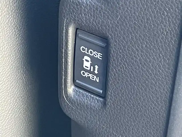 ホンダ ステップワゴン スパーダ eHEV 滋賀県 2025(令7)年 0.1千km クリスタルブラックパール 登録済未使用車/純正11.4インチナビ/【Bluetooth/CD/DVD/フルセグTV/Apple Carplay/Android Auto】/両側パワースライドドア/ハーフレザーシート/バックカメラ/ホンダセンシング/・衝突軽減ブレーキ/・先行車発進お知らせ機能/・歩行者事故低減ステアリング/・路外逸脱抑制機能/・標識認識機能/・渋滞追従機能付アダプティブクルーズコントロール/・車線維持支援システム/・トラフィックジャムアシスト（渋滞運転支援機能）/・ブラインドスポットインフォメーション/・誤発進抑制機能/・後方誤発進抑制機能/・近距離衝突軽減ブレーキ/・急アクセル抑制機能/・パーキングセンサーシステム/・オートハイビーム/・アダプティブドライビングビーム/LEDヘッドライト/パワーバックドア/D/Nシートヒーター/二列目オットマン/後席サンシェード/パドルシフト/プッシュスタート/スマートキー/ステアリングリモコン