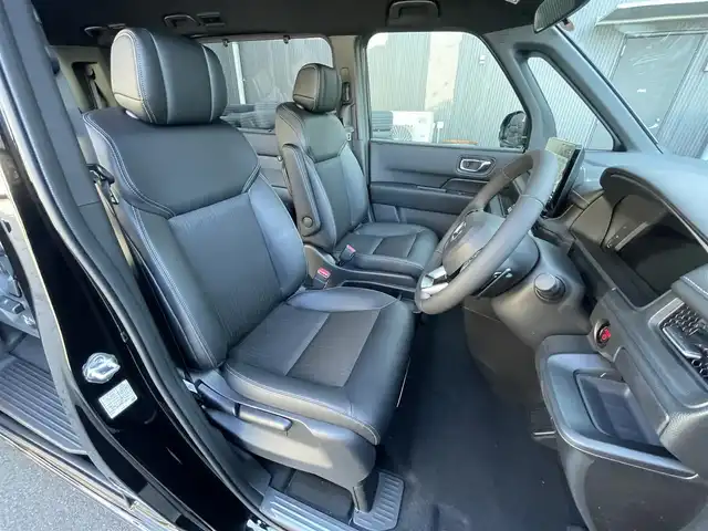 ホンダ ステップワゴン スパーダ eHEV 滋賀県 2025(令7)年 0.1千km クリスタルブラックパール 登録済未使用車/純正11.4インチナビ/【Bluetooth/CD/DVD/フルセグTV/Apple Carplay/Android Auto】/両側パワースライドドア/ハーフレザーシート/バックカメラ/ホンダセンシング/・衝突軽減ブレーキ/・先行車発進お知らせ機能/・歩行者事故低減ステアリング/・路外逸脱抑制機能/・標識認識機能/・渋滞追従機能付アダプティブクルーズコントロール/・車線維持支援システム/・トラフィックジャムアシスト（渋滞運転支援機能）/・ブラインドスポットインフォメーション/・誤発進抑制機能/・後方誤発進抑制機能/・近距離衝突軽減ブレーキ/・急アクセル抑制機能/・パーキングセンサーシステム/・オートハイビーム/・アダプティブドライビングビーム/LEDヘッドライト/パワーバックドア/D/Nシートヒーター/二列目オットマン/後席サンシェード/パドルシフト/プッシュスタート/スマートキー/ステアリングリモコン