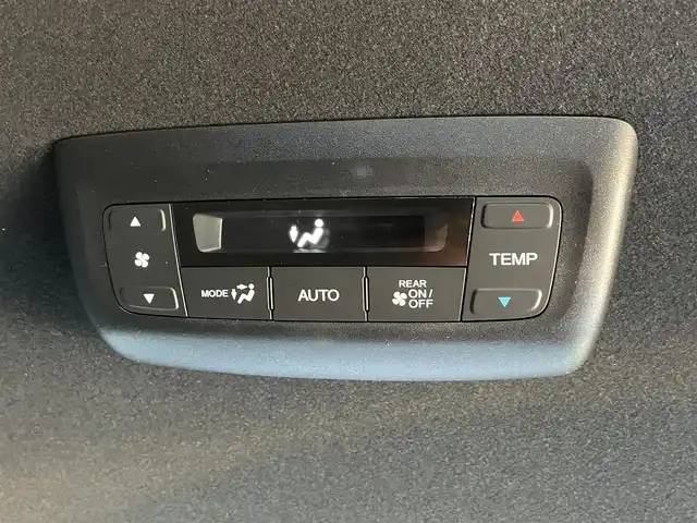 ホンダ ステップワゴン スパーダ eHEV 滋賀県 2025(令7)年 0.1千km クリスタルブラックパール 登録済未使用車/純正11.4インチナビ/【Bluetooth/CD/DVD/フルセグTV/Apple Carplay/Android Auto】/両側パワースライドドア/ハーフレザーシート/バックカメラ/ホンダセンシング/・衝突軽減ブレーキ/・先行車発進お知らせ機能/・歩行者事故低減ステアリング/・路外逸脱抑制機能/・標識認識機能/・渋滞追従機能付アダプティブクルーズコントロール/・車線維持支援システム/・トラフィックジャムアシスト（渋滞運転支援機能）/・ブラインドスポットインフォメーション/・誤発進抑制機能/・後方誤発進抑制機能/・近距離衝突軽減ブレーキ/・急アクセル抑制機能/・パーキングセンサーシステム/・オートハイビーム/・アダプティブドライビングビーム/LEDヘッドライト/パワーバックドア/D/Nシートヒーター/二列目オットマン/後席サンシェード/パドルシフト/プッシュスタート/スマートキー/ステアリングリモコン