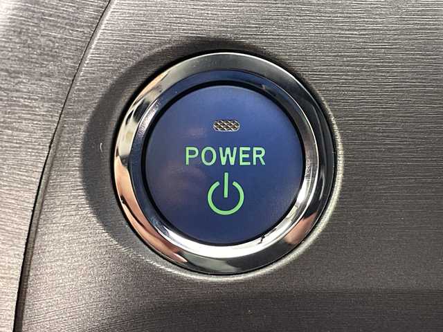 トヨタ プリウス S 大阪府 2014(平26)年 3.8万km ボルドーマイカメタリック 禁煙車/純正ナビ/　（Bluetooth/CD/DVD/ワンセグ）/バックカメラ/キセノンヘッドライト/オートライト/ステアリングリモコン/横滑り防止機能/盗難防止装置/電格ミラー/スマートキー/ETC