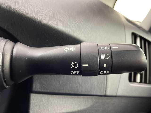 トヨタ プリウス S 大阪府 2014(平26)年 3.8万km ボルドーマイカメタリック 禁煙車/純正ナビ/　（Bluetooth/CD/DVD/ワンセグ）/バックカメラ/キセノンヘッドライト/オートライト/ステアリングリモコン/横滑り防止機能/盗難防止装置/電格ミラー/スマートキー/ETC