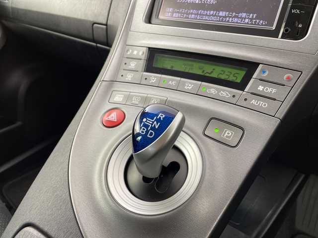 トヨタ プリウス S 大阪府 2014(平26)年 3.8万km ボルドーマイカメタリック 禁煙車/純正ナビ/　（Bluetooth/CD/DVD/ワンセグ）/バックカメラ/キセノンヘッドライト/オートライト/ステアリングリモコン/横滑り防止機能/盗難防止装置/電格ミラー/スマートキー/ETC