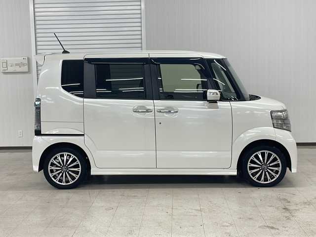 ホンダ Ｎ ＢＯＸ カスタム G ターボ Lパッケージ 熊本県 2015(平27)年 6.7万km プレミアムホワイトパールⅡ MITSUBISHI製メモリナビ/オートライト/ECONスイッチ/パドルシフト/純正フロアマット/ドアバイザー/CTBA/ドアロック連動ミラー/ステアリングスイッチ/ETC/両側パワースライドドア/革巻きステアリング