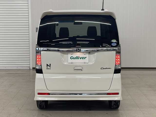 ホンダ Ｎ ＢＯＸ カスタム G ターボ Lパッケージ 熊本県 2015(平27)年 6.7万km プレミアムホワイトパールⅡ MITSUBISHI製メモリナビ/オートライト/ECONスイッチ/パドルシフト/純正フロアマット/ドアバイザー/CTBA/ドアロック連動ミラー/ステアリングスイッチ/ETC/両側パワースライドドア/革巻きステアリング