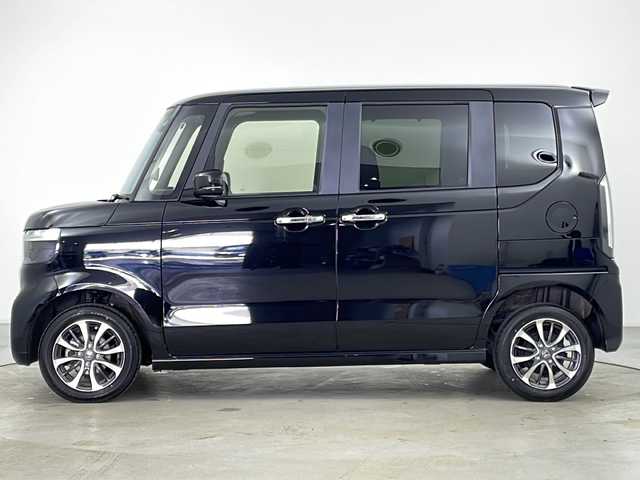 ホンダ Ｎ ＢＯＸ カスタム 道央・札幌 2024(令6)年 1.1万km クリスタルブラックパール ・4WD/・社外ナビ＆CD＆DVD＆BT＆SD/・バックカメラ/・左パワースライドドア/・スマートキー/・ドアミラーヒーター/・前席シートヒーター/・ホンダセンシング/・衝突軽減ブレーキ/・ACC先行車検知/・先行車発進お知らせ/・レーンキープアシスト/・路外逸脱抑制機能/・リアパーキングセンサー/・LEDヘッドライト/・オートマチックハイビーム
