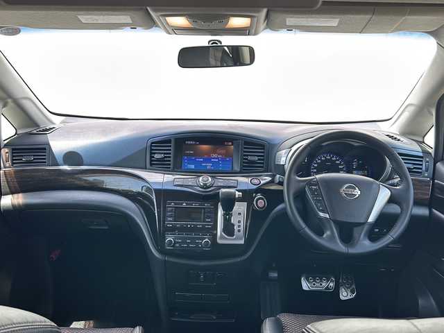 日産 エルグランド 250HWS アーバンクロム 埼玉県 2012(平24)年 12.7万km ブリリアントホワイトパール (株)IDOMが運営する【じしゃロン熊谷店】の自社ローン専用車両になりますこちらは現金またはオートローンご利用時の価格です。自社ローンご希望の方は別途その旨お申付け下さい/ワンオーナー/純正HDDナビ/　CD/DVD/ワンセグ/AM/FM/Bluetooth/AUX/アラウンドビューモニター/バックカメラ/前後コーナーセンサー/フリップダウンモニター/両側パワースライドドア/黒ハーフレザーシート/後席オットマン/後席カーテン付きレール/純正ドアバイザー/アルミペダル/ビルトインETC/HIDヘッドライト/ステアリングスイッチ/プッシュスタート/スマートキー